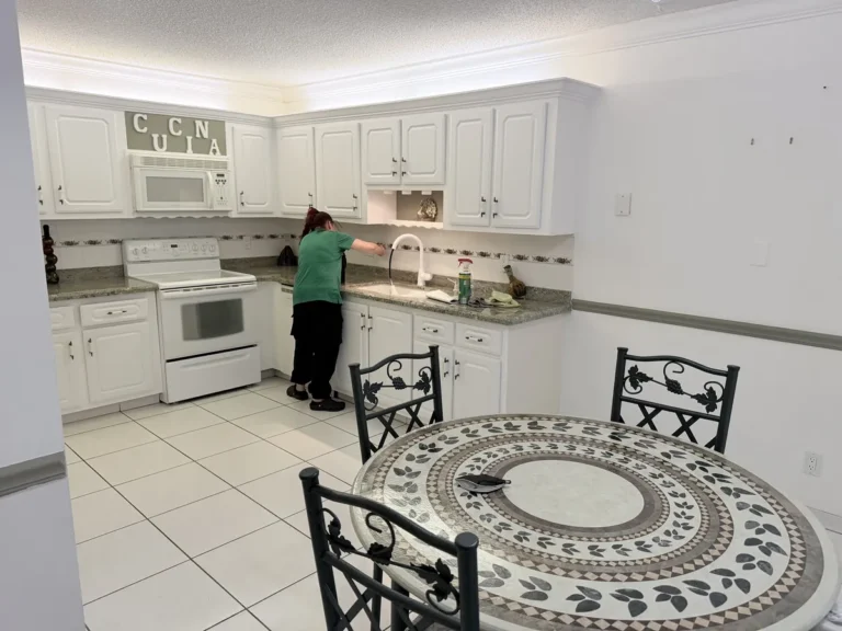 Move out cleaning of an empty Palm Beach home